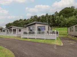 Cedar Lodge 3 Bedrooms with hot tub