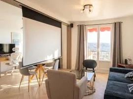 Appartement avec vue sur Grasse et home cinéma