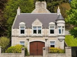 Fairytale Scots Baronial Coach House in Ballater, Royal Deeside near Balmoral Castle