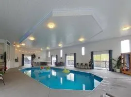 Indoor POOL Hot Tub Sauna at the Blue Haven