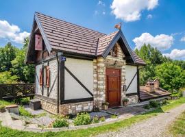 Nature Lodge With Sauna and Hot Tub - Happy Rentals, hotel u gradu 'Tužno'