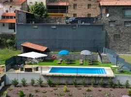 Casa Resineiro com Piscina, Garagem e Terraço