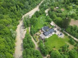 OM Resort, готель у місті Gura Teghii