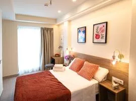 Luz House Marbella Hostal