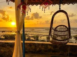 Onnn the Roccks Sea Facing Villa Near Kashid Beach