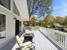 2 Mi to Charlestown Beach! South County Home