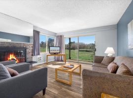 2 Bedroom Family Suite Condo with King Bed - Sleeps 8 - Pool and Hot Tub, hôtel à Ocean Shores