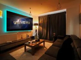 Private Cinema Lounge I 2BR Luxury Stay I Sleeps 8