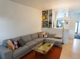 Cozy modern townhouse - 30 minutes to city centre - Free parking