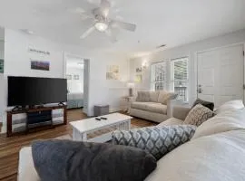 Spacious 2 BR Retreat- Island Palms C1