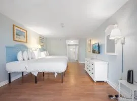 Gorgeous Ocean Views! Double Queen Sea Mist Suite! Sleeps 4! 50802