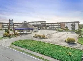 Studio Ground Floor Condo for 4 - Pool and Hot Tub