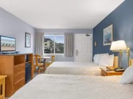 Pet Friendly Oceanfront Condo - Two Queen Beds - Pool and Hot Tub