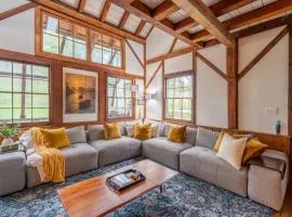Tranquil Manor - Lake Geneva English Tudor Estate