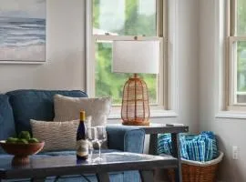 Anchors Away, Modern Lakefront with Beach, Dock, Kayaks, Cornhole