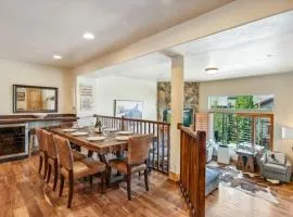 5 Bedroom 4 Bathroom Hot Tub Minutes from Slopes