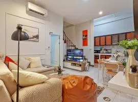 Cocos Townhouse BTS onnut 350 Meters 3Br3Bth