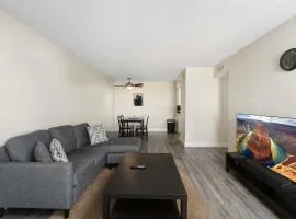 2BR Modern Mesa Stay Near DT with Pools & Gym