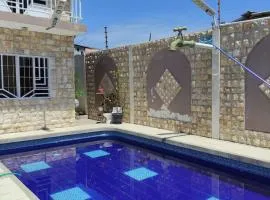 Casa Amplia con Piscina Privada cerca del Malecón