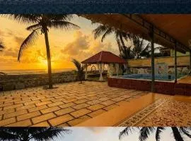 Onnn the Roccks Sea Facing Villa Near Kashid Beach