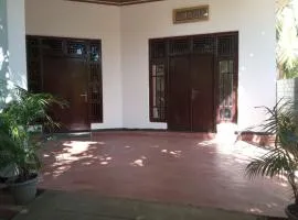 Breezy Villa - Arugambay