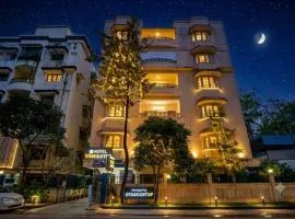 Hotel Velvet Stay Near DLF Cyber City