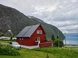 Charming traditional Norwegian Cabin in Lyngen