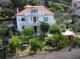 Meti Guest House