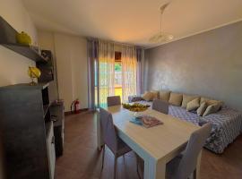 SOFIA APARTMENT - Bright and Spacious Flat in Central Nettuno, Steps from the City Center, Beaches, and Train Station, hotelli kohteessa Nettuno