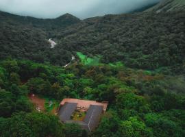 Shambhala Hilltop Homestay Coorg, hotel u gradu 'Subrahmanya'