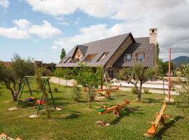 Lahuta e Vjeter Agroturizem, hotell i Laç