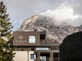Apartments Aois 4 Elements Suites – hotel w mieście La Val