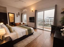 Vrindāvan में, होटल Onyx Suite Luxury Apartment # Lift # Garden # Ac rooms # Private Parking # Near Prem Mandir # Located Inside- Omaxe Eternity Vrindavan #
