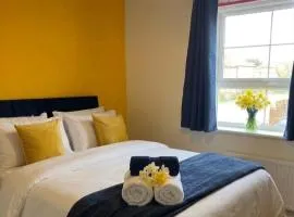 Spacious 6 BR-3 Baths-EV Charger and Free Parking-CV22-Warwickshire-Groups-Families-Contractors-Pets Welcome-By The Home Makers Hub