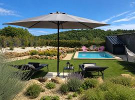 Le 007 Refuge -Rurale gîte élégant piscine privée, hotelli kohteessa Queyssac