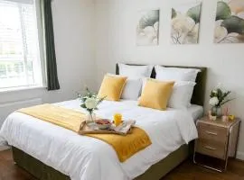 6 BR-3 Baths-EV Charger and Free Parking-CV22-Warwickshire-Groups-Families-Contractors-Pets Welcome-By The Home Makers Hub