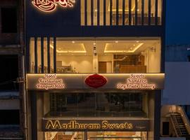 Hotel Madhuram Shivpuri MP, hotel i Shivpurī