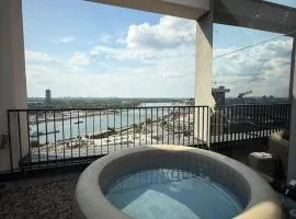 BW Metropolitan Penthouse with River View