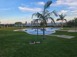 Precioso apartamento de lujo a 500 metros de la playa、イスラ・プラナのホテル