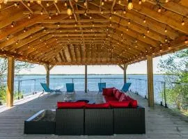 Lakefront Retreat with Gazebo Fire Table & Fishing