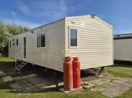 Lovely 6 berth caravan on the brilliant New Beach Holiday Park Kent ref 66658NB