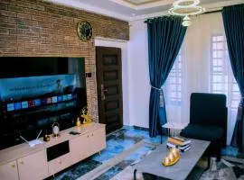 2 bedroom with Outdoor Snooker and Tennis, 24hrs light, WiFi, Netflix, in Oregun, Ikeja Lagos