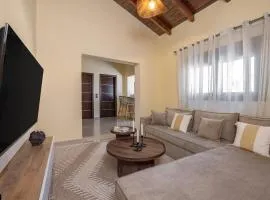 TheraLiving - Boutique Apartment with Balcony