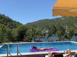 Guesthouse Breeze of the Drin, хотел в Vau i Dejës