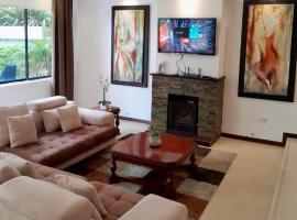 Hospedaje en Quito Norte, Apartamento & Suite independientes – hotel w mieście Quito