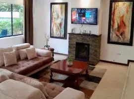 Hospedaje en Quito Norte, Apartamento & Suite independientes