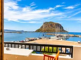 Matroni's House - Seafront Getaway in Monemvasia