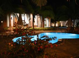 Private Pool & Garden Chill Villa with BBQ Area, hotel sa Xóm Bình Nguyên