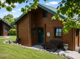 Holzhaus Lehrer Lämpel mit Außensauna, hôtel à Esch