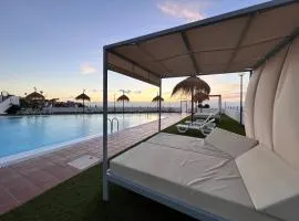 New Deluxe Sunny Bungalow
